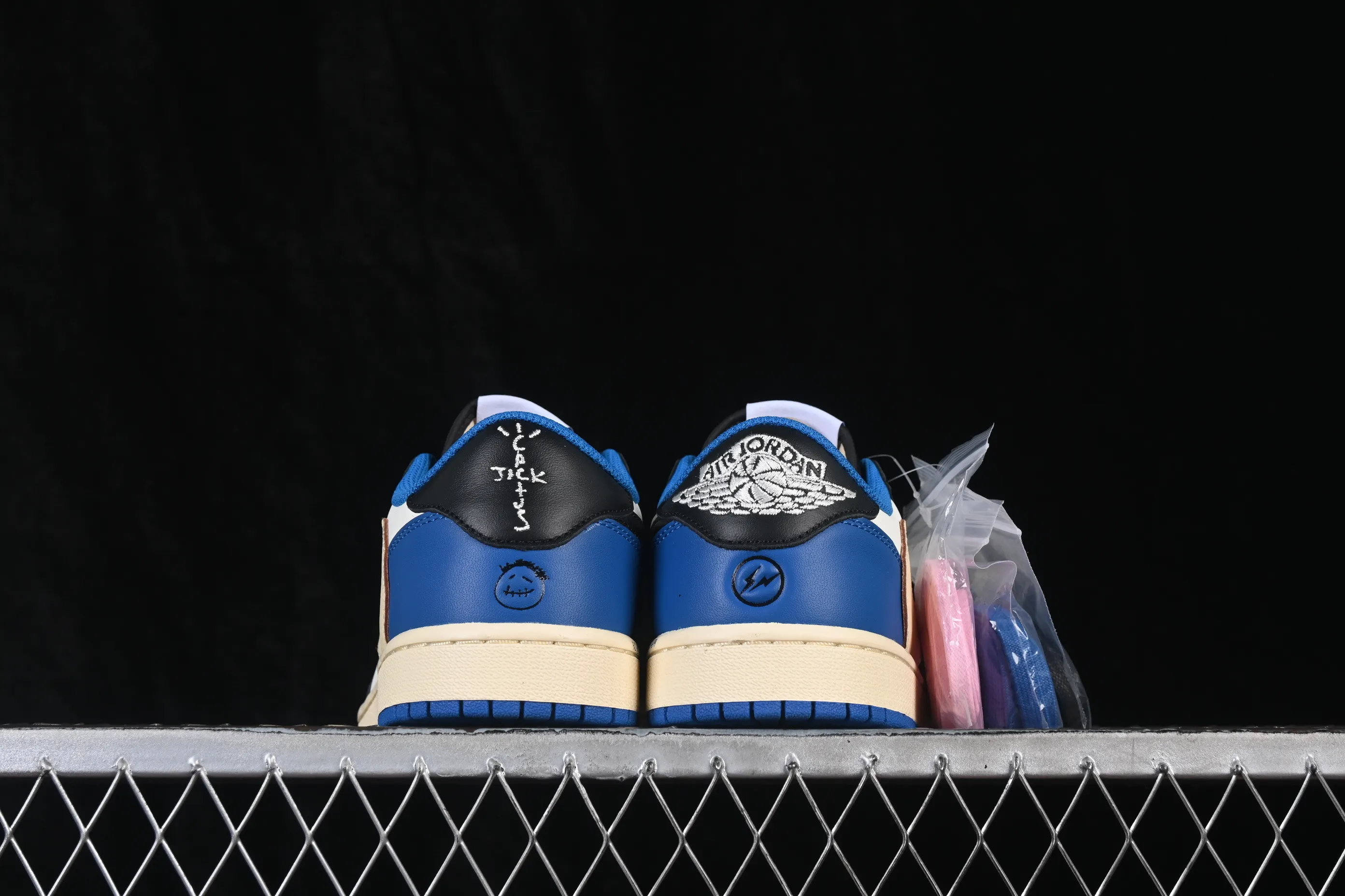 All categories Air Jordan Jordan series basketball shoes Air Jordan 1 Low ZG version Travis Scott x Air Jordan 1 Low OG AJ1 Joe 1 undercut low top full head layer DM7866-140